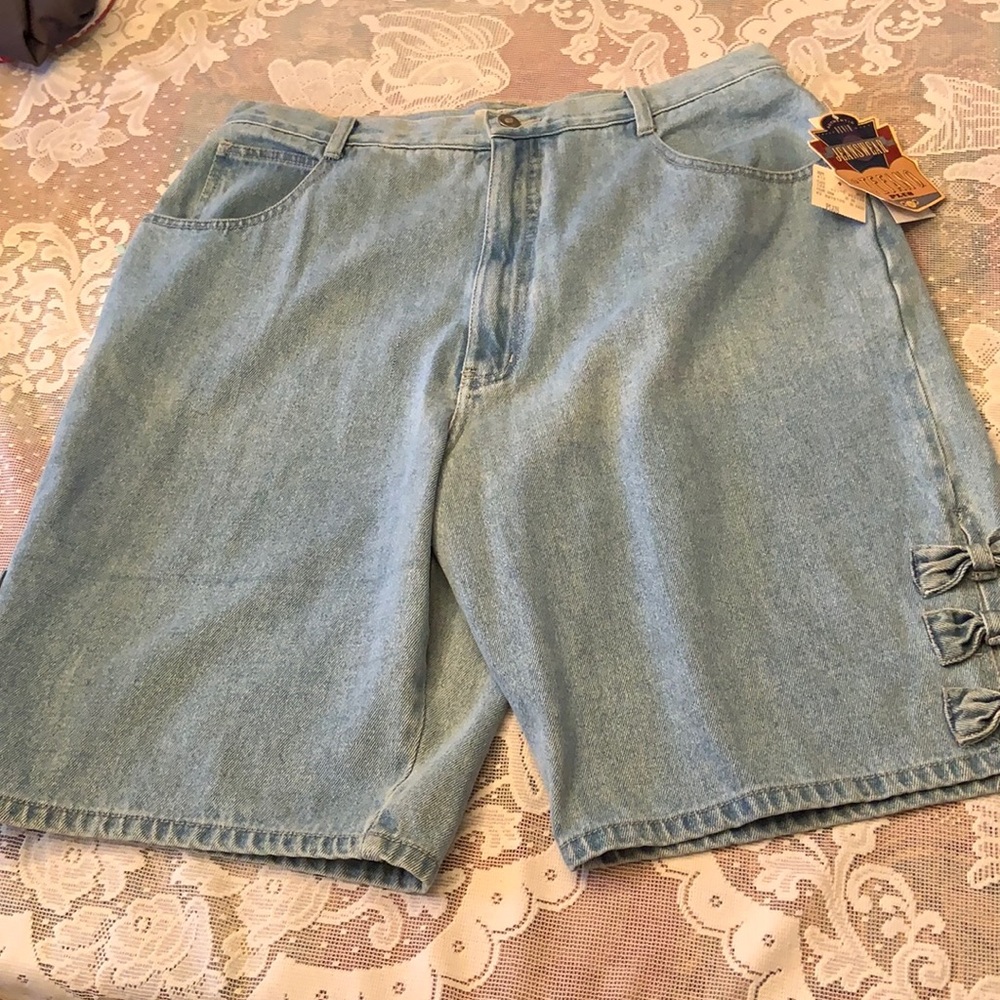 Stefano 80’s denim shorts size 20 modern 12 bows &Bermuda length light wash